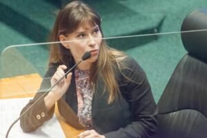 Leia mais sobre o artigo Júlia Lucy critica bitributação de carnes em restaurantes