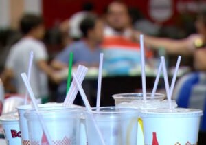 Leia mais sobre o artigo Proibição de canudos e copos plásticos é prorrogada para janeiro