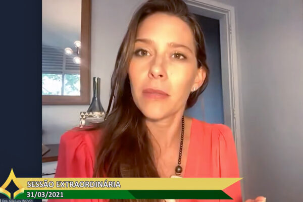Júlia Lucy critica decisão da Justiça que mandou fechar comércio no DF