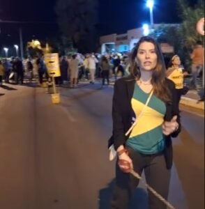 Leia mais sobre o artigo Julia Lucy participa de buzinaço em apoio a Bolsonaro após prisão domiciliar determinada por Alexandre de Moraes.