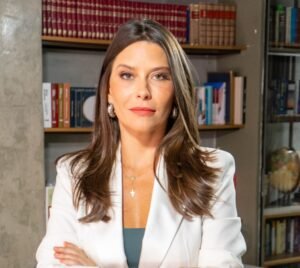 Leia mais sobre o artigo Quem é a Júlia Lucy