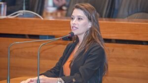 Leia mais sobre o artigo Lei de minha autoria amplia a liberdade econômica e reduz a burocracia no DF.